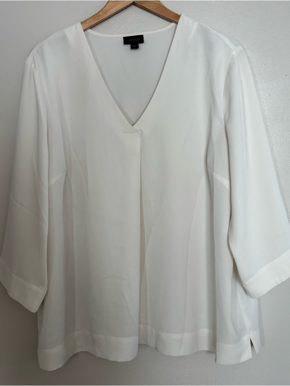 J. Jill White V-Neck 3/4 Sleeve Blouse